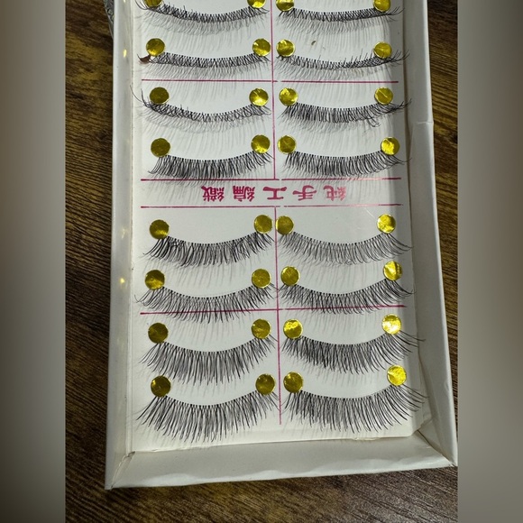 10 Sets of False Eyelashes - Picture 2 of 2